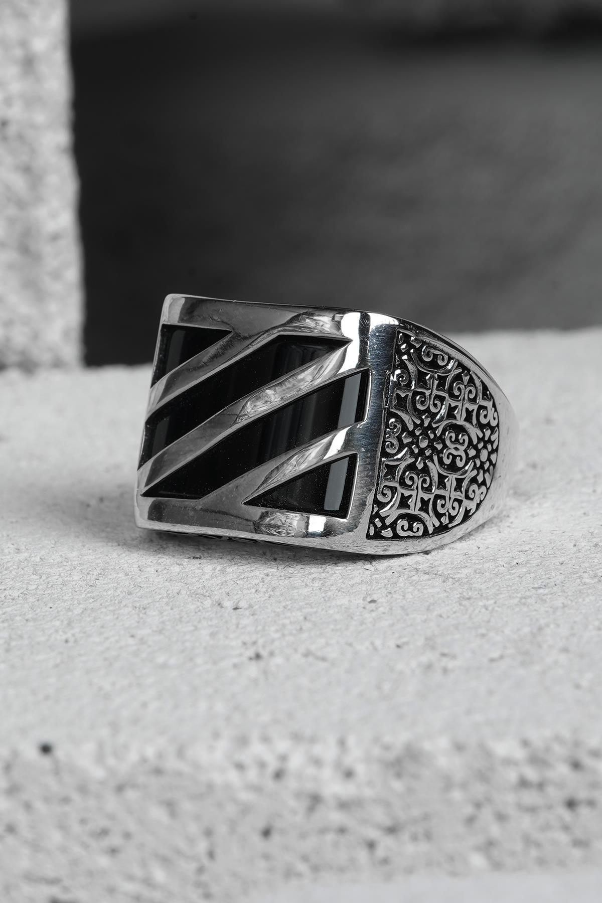 FRNCH 925 Ayar Gümüş Zirkon Taşlı Siyah Renkli Erkek Yüzük FRJ60093-193-S61