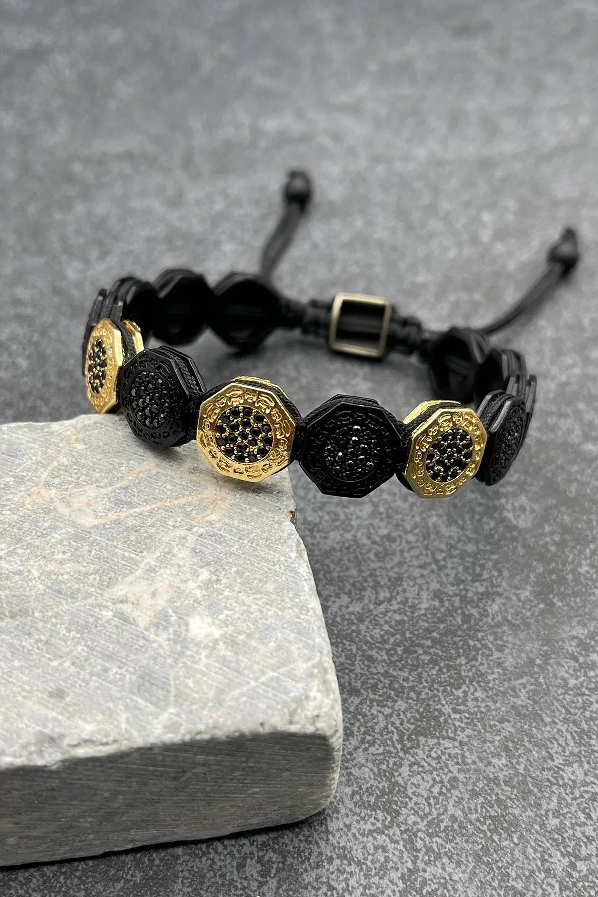 FRNCH Altıgen Model Zirkon Taşlı Gold Renkli Ayarlanabilir Makrome Erkek Bileklik FRJ11460-1560-G